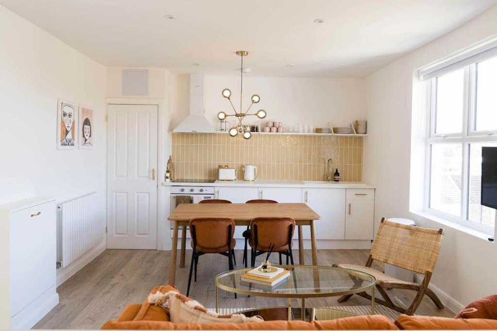 Boutique Central Margate Apt. - Edge Of Old Town! ภายนอก รูปภาพ