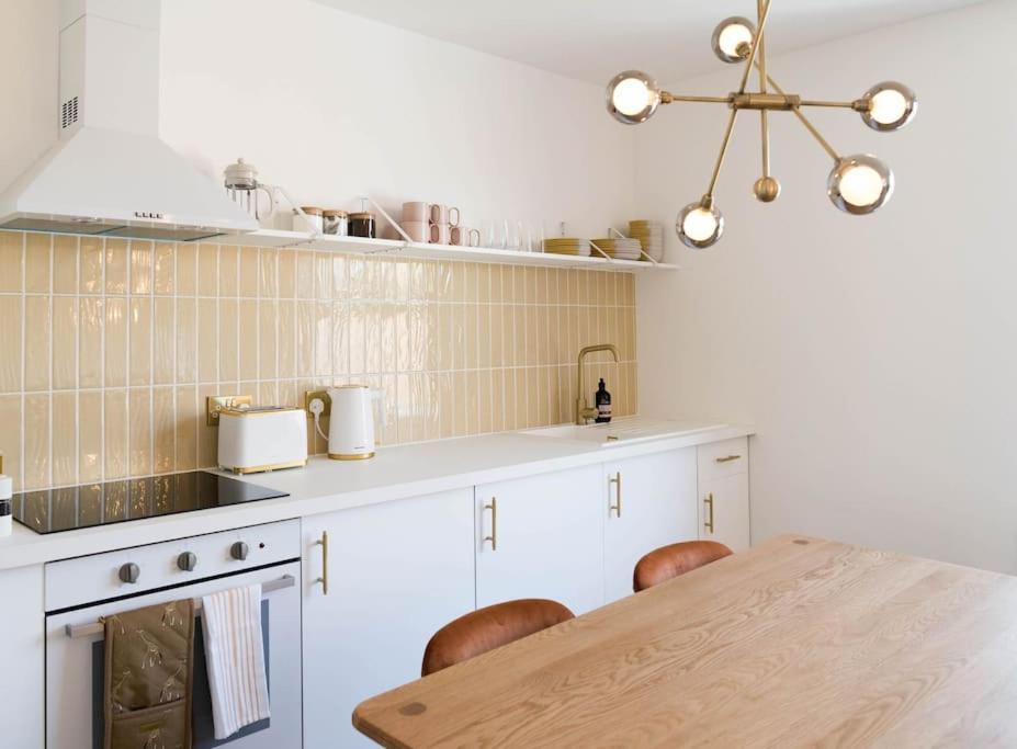 Boutique Central Margate Apt. - Edge Of Old Town! ภายนอก รูปภาพ